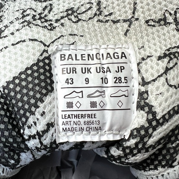 New and authentic Balenciaga Extreme Graffiti Print Sneakers. Size 43. Boxed - Picture 10 of 14